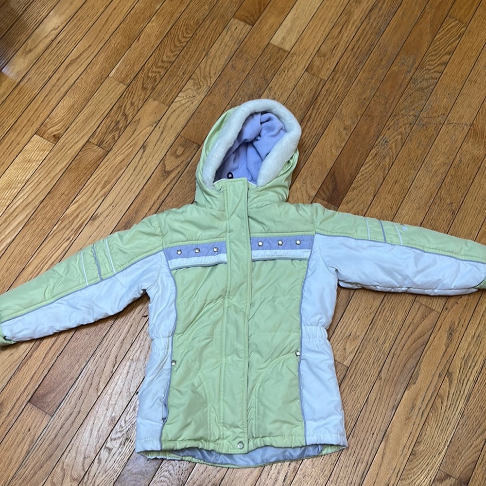 Kids size small in girls yellow/white winter jacket